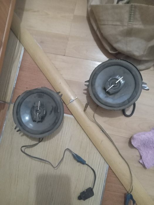 Продам колонки Сони  мерседес 124 передний