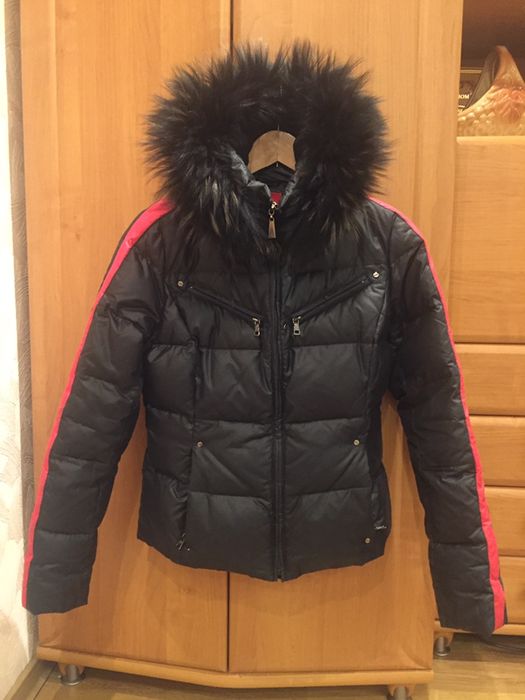 продаются жилетки , дубленки , пальто , в идеальном состояни