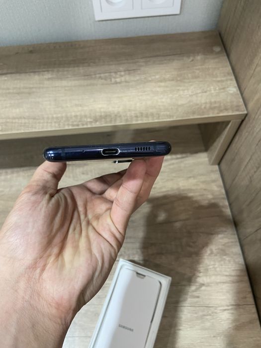 Samsung S20 FE в отличном состоянии