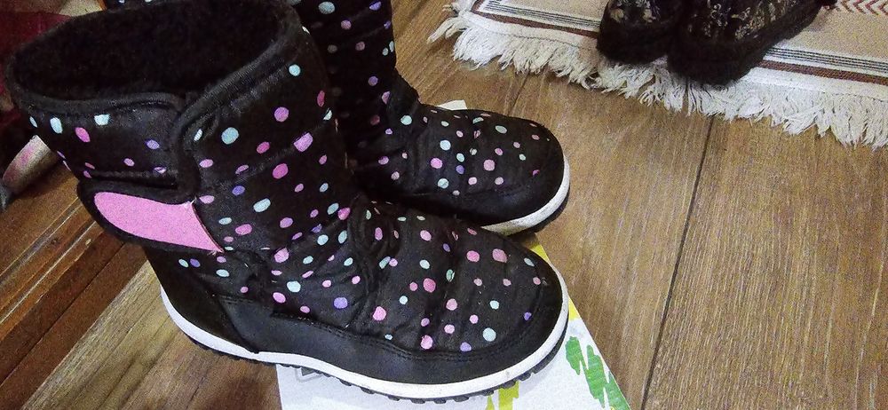 Запазени обувки и ботиши за момиче