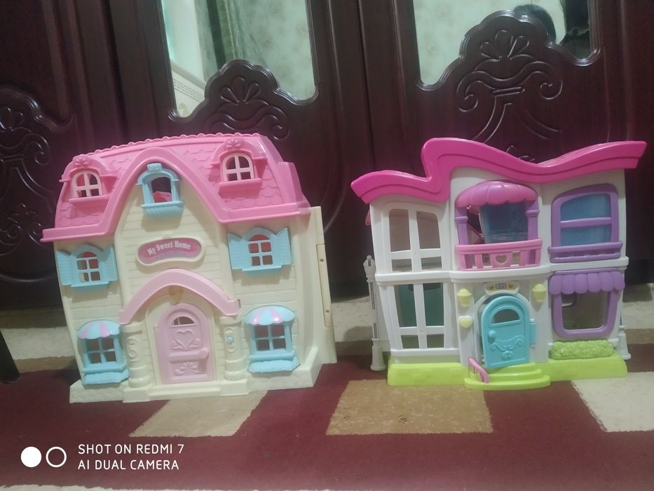 Домики и игрушки все 200000 сум