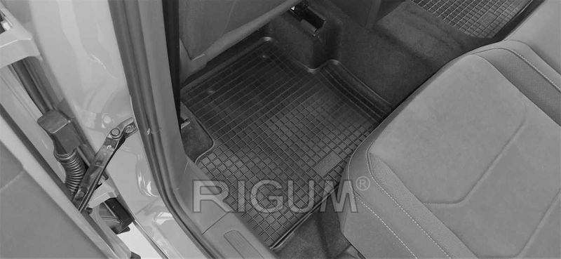 Гумени стелки или багажник VW TOURAN след 2015 г.