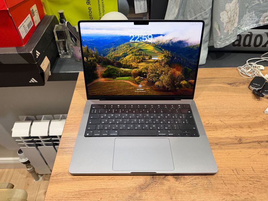 MacBook Pro M1 (16GB, 512GB SSD, 2022г) - идеальное состояние (iSpace)
