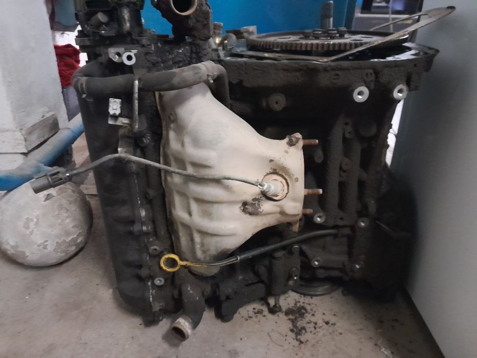 Продам двигатель на Нисан премьера