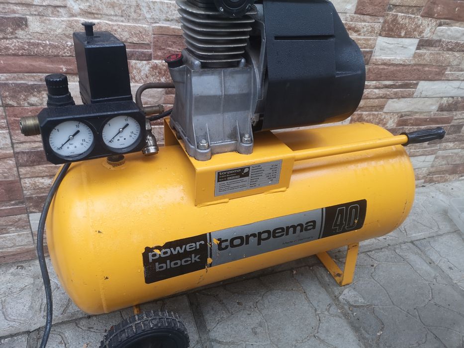 Немски КомпресорToprema 250l/min 10bar 220V 40Litra