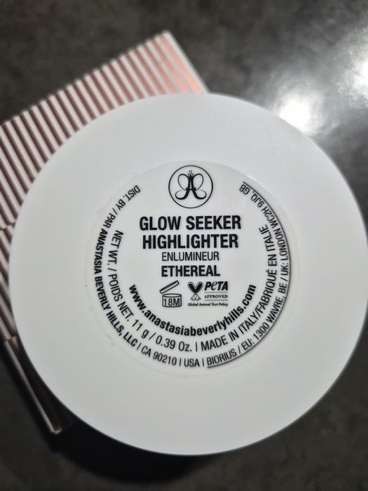 Anastasia Beverly Hills Glow Seeker Highlighter