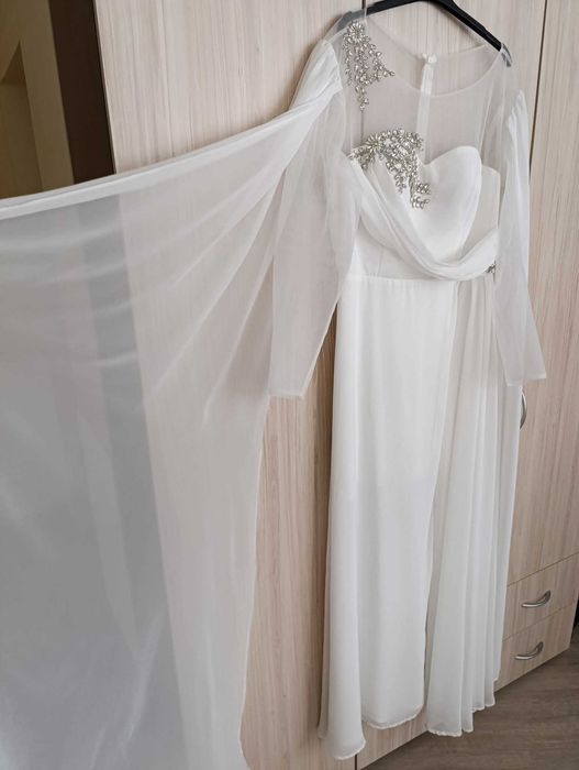 Официална рокличка за специални поводи