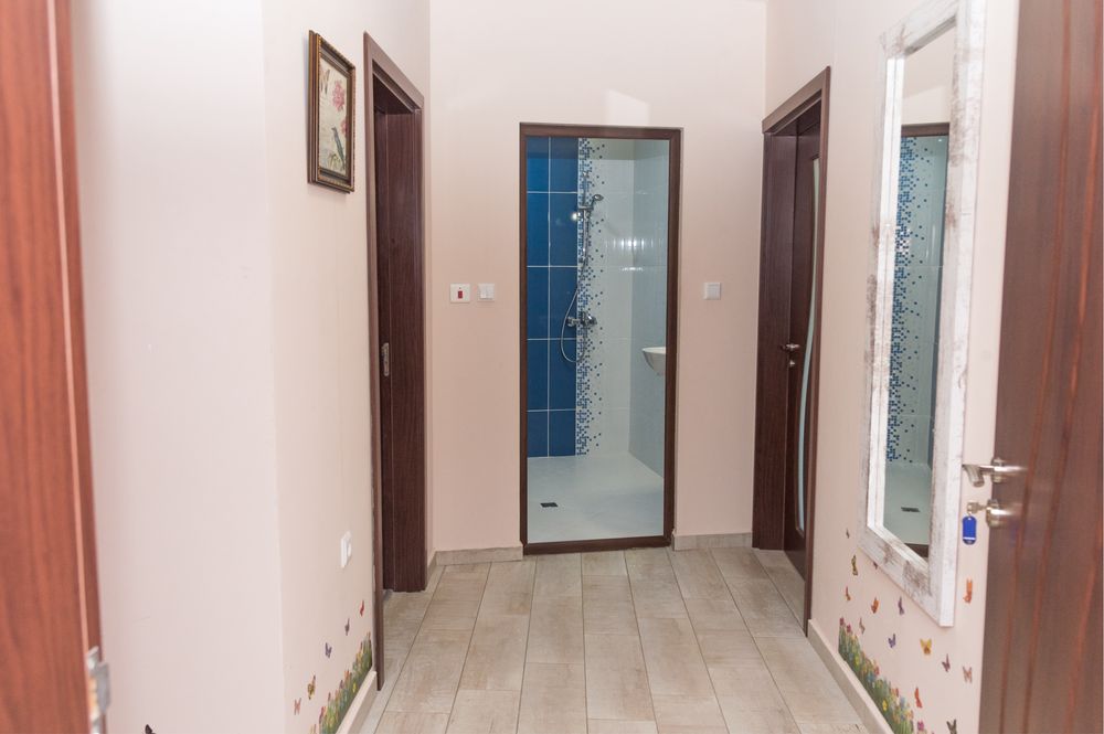 Дава се под наем Тристаен апартамент в Черноморец - 100 кв.м за 360 € - Снимка #2