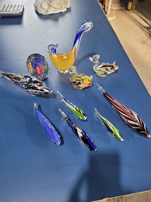 Vand pești sticla colorata foarte vechi