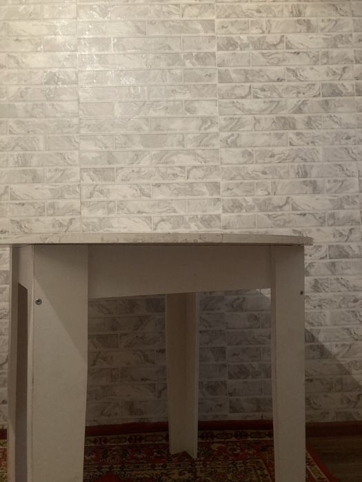 Белый круглый обеденный стол