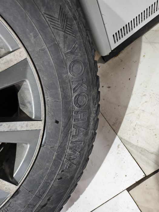 Продам б/у 275×65×17 шины с дисками