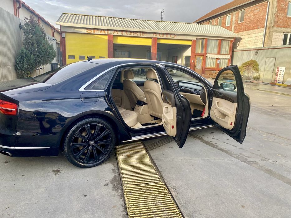 Audi A8 Benzină • 310 CP • Full • Suspensie pneumatică