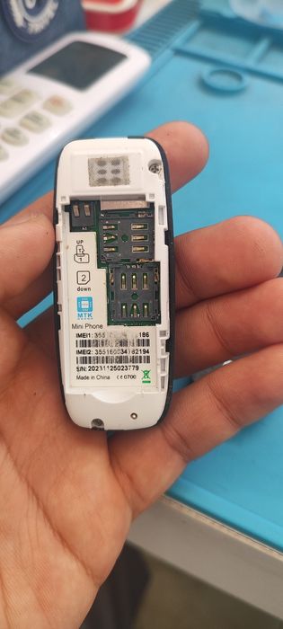 antikvar telefon 3310 kichkinasi