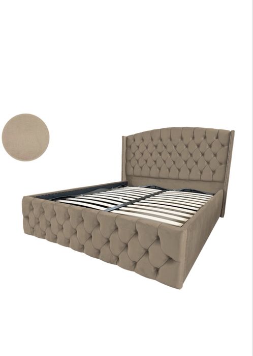 Pat dormitor  200x200 cm din catifea  crem  in stare perfecta