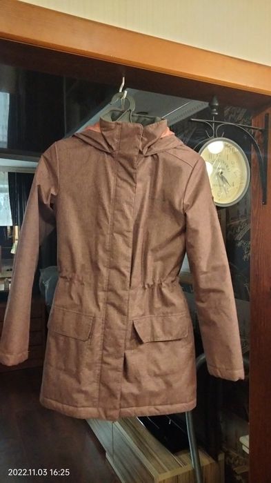 Продам куртку на девочку