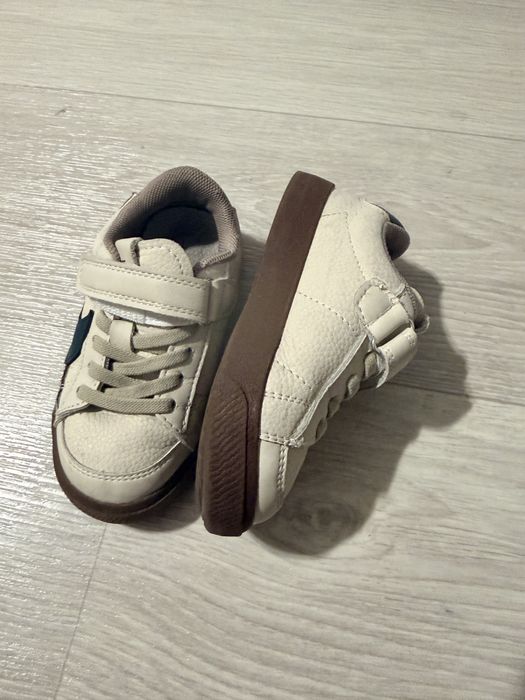 Детские кроссовки