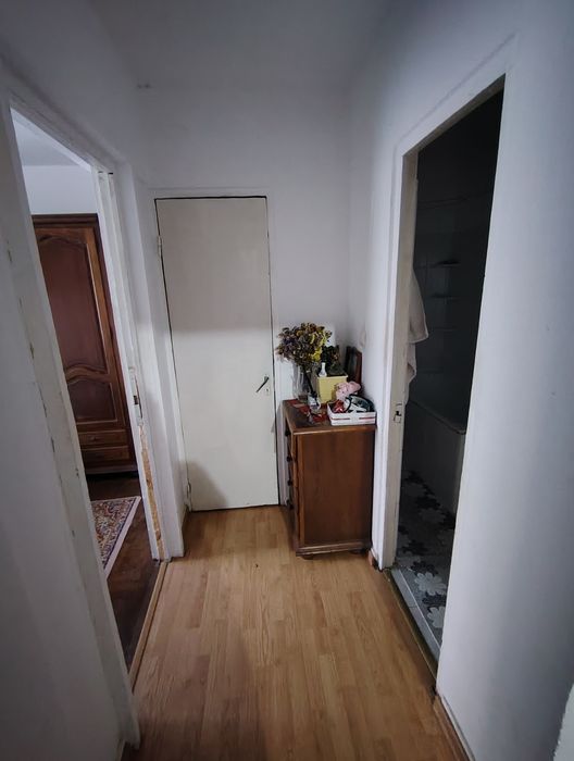 Se oferă spre vânzare un apartament cu 4camere spațios 104metri pătrați în Drăgășani