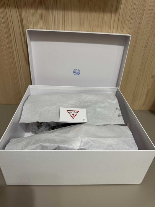 Продавам Маратонки Guess