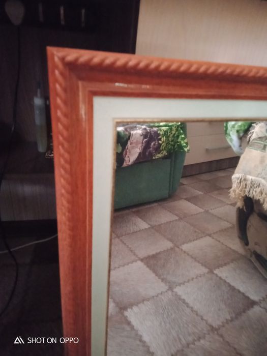 Продам зеркало в рамке