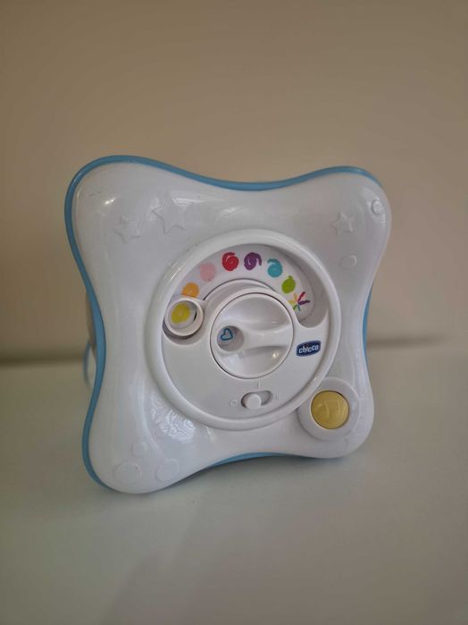 Детска нощна лампа с проектор и мелодии Chicco - Rainbow