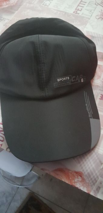 Шапки с дълга козерка