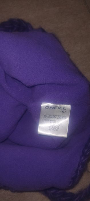 Продавам дамска зимна шапка O.NEILL