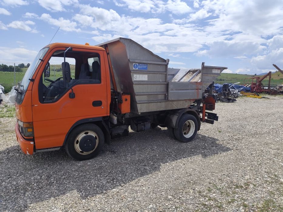 Camioneta basculabila Isuzu 2005