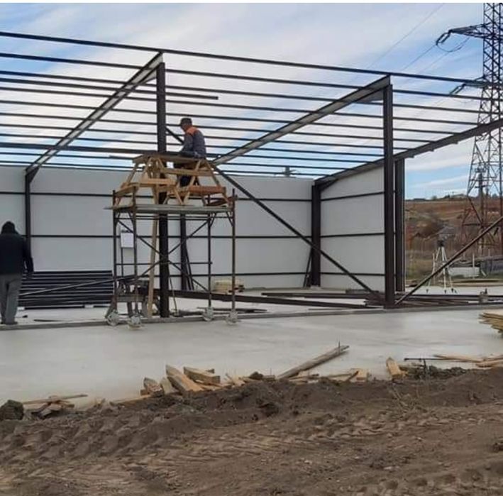 Vând hală metalica