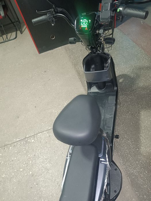 Продаётся новый Электроскутер Drongo r14  Новый.