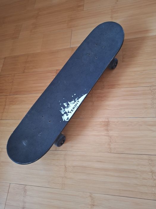 Скейтбордт чёрного цвета