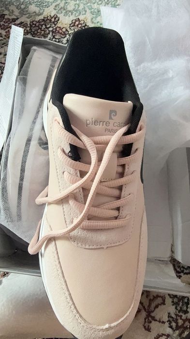 Женские кроссовки