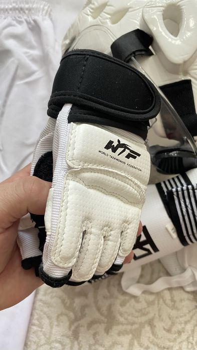 Продам полный набор формы для таэквандо