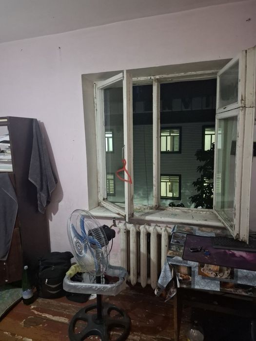Продаю 2/4/4 кирпичный дом 2×6 балкон,на Кадышева базар