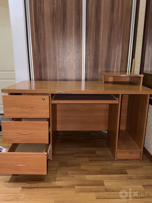 Продаёться письменный стол.В хорошем состояние.Продаю иза ненадобность