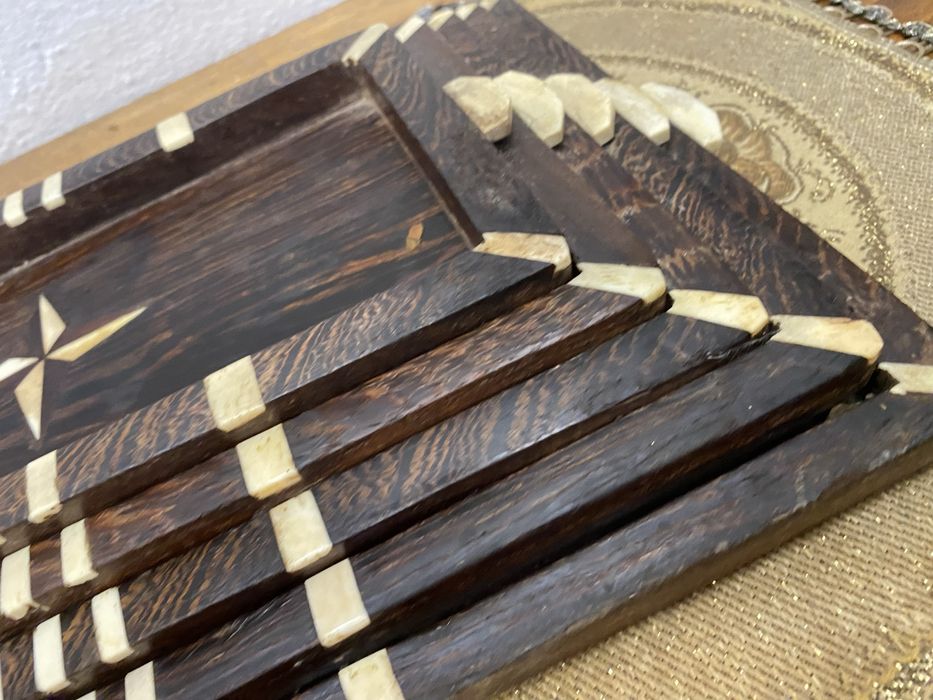 Английски подноси от тик с инкрустация