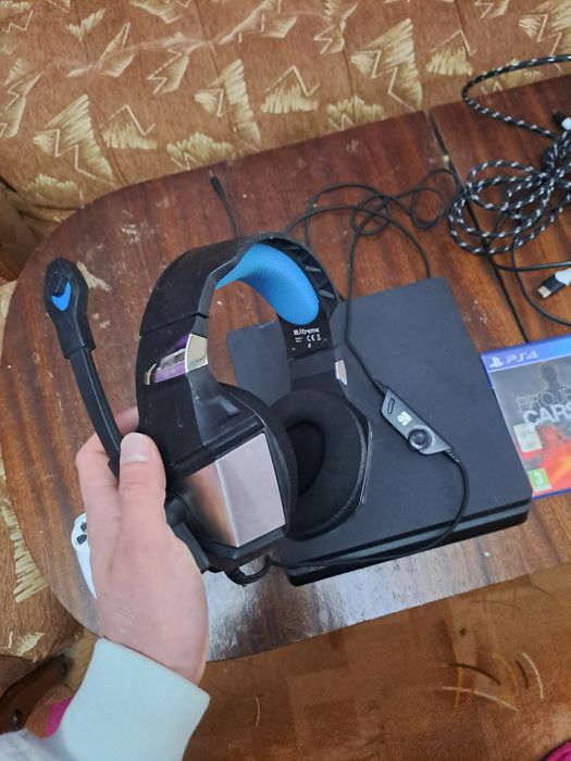 Продавам PS4 500GB