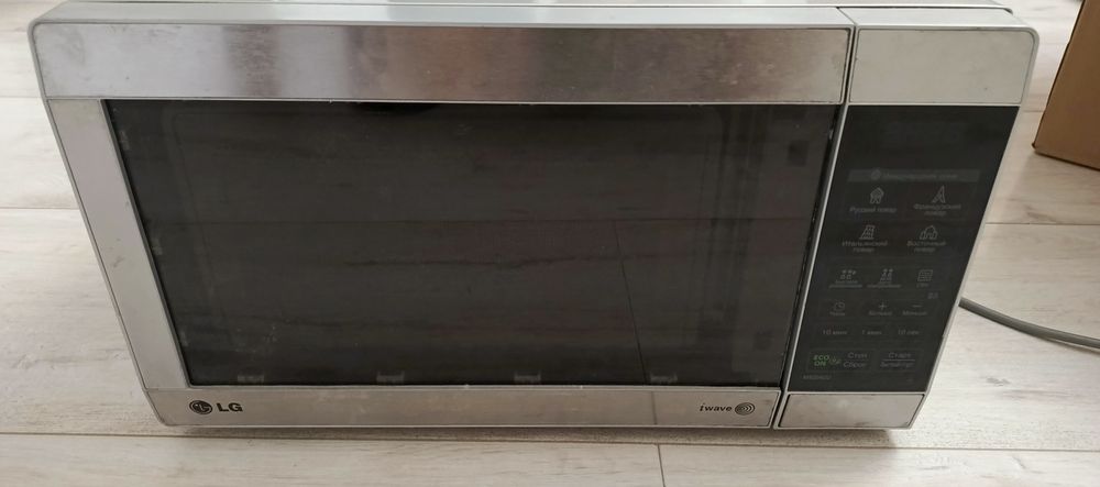 Продам микроволновую печь LG