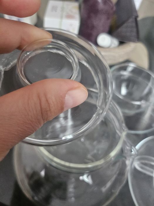 Стъклен чайник с цедка и две чашки