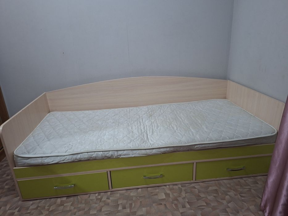 Отдам даром детскуя кровать