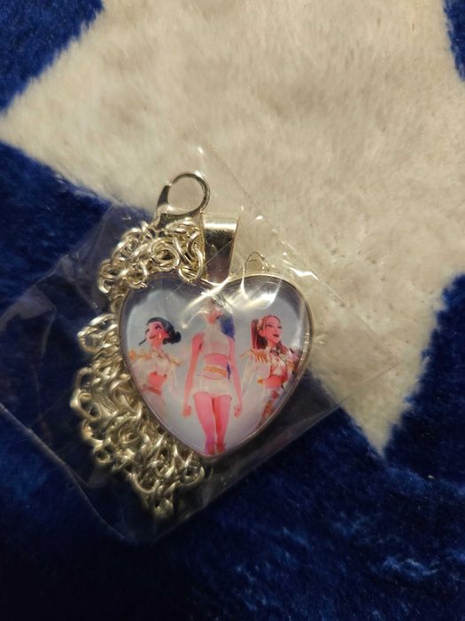 K Pop Huntrix lantisor fete