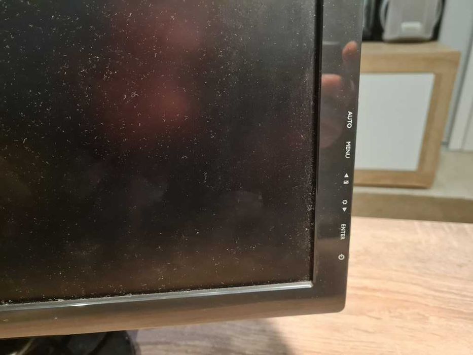 Продавам LCD  монитор  21.5"  BenQ