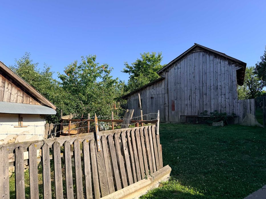 Casa cu anexe gospodaresti, livada si gradina