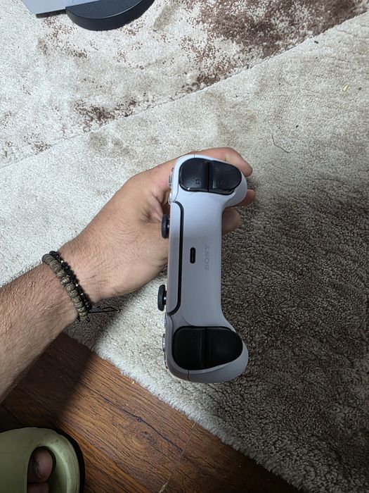 Vând Consola PlayStation 5 Digital Edition (PS5) Slim, 825 GB+ 2 controlăre +contul de jocuri