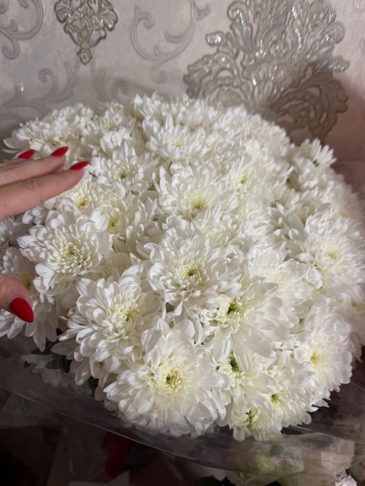 Букет белых кустовых хризантем