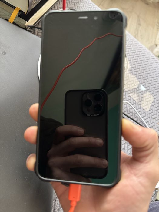 Telefon Ihunt p10000 ultra rezistent la apă,praf și șocuri.