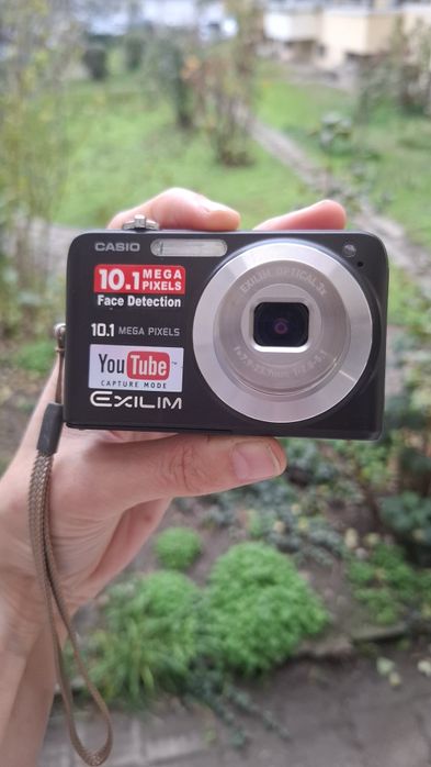 Компактен дигитален фотоапарат Продавам Casio Exilim EX-Z1080