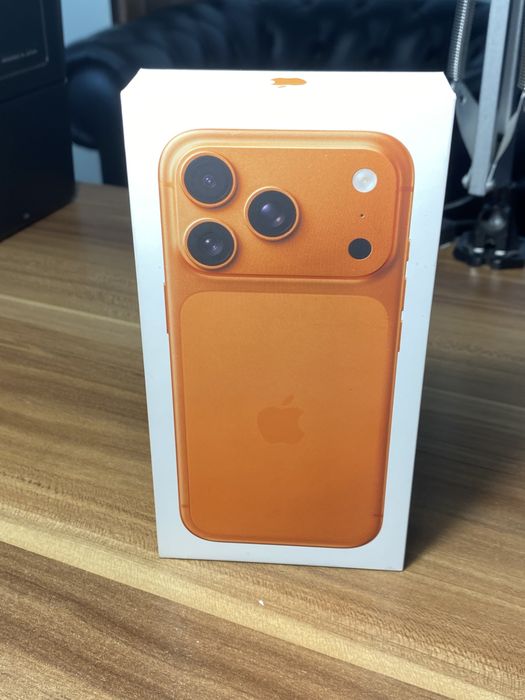 iPhone 17 Pro• 256 GB • Cosmic Orange