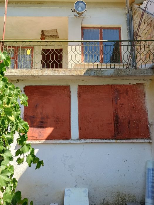 Къща с двор с.Изворско