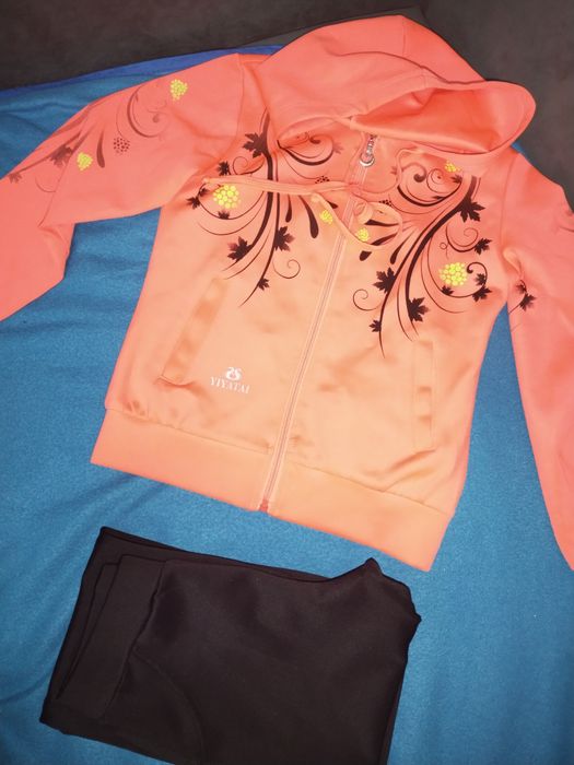 Продам спортивные костюмы для девочки