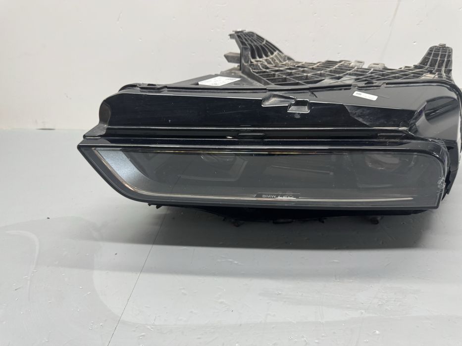 Far bmw G70 seria i7 full led adaptive 2023-2025 stanga